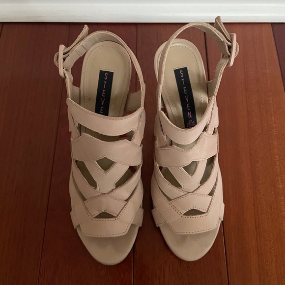 STEVE MADDEN | Nude Nubuck Heels - Picture 2 of 6